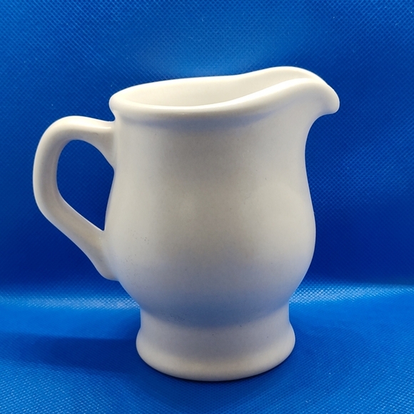 Vtg 4.5" Pfaltzgraff Yorktowne Blue Flower Stoneware Creamer Pitcher, Marked 24 - Picture 2 of 6